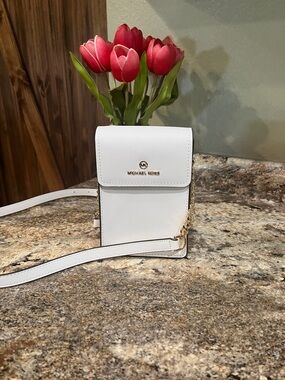 MICHAEL KORS NWOT SMALL PHONE CROSSBODY BAG PURSE CLUTCH